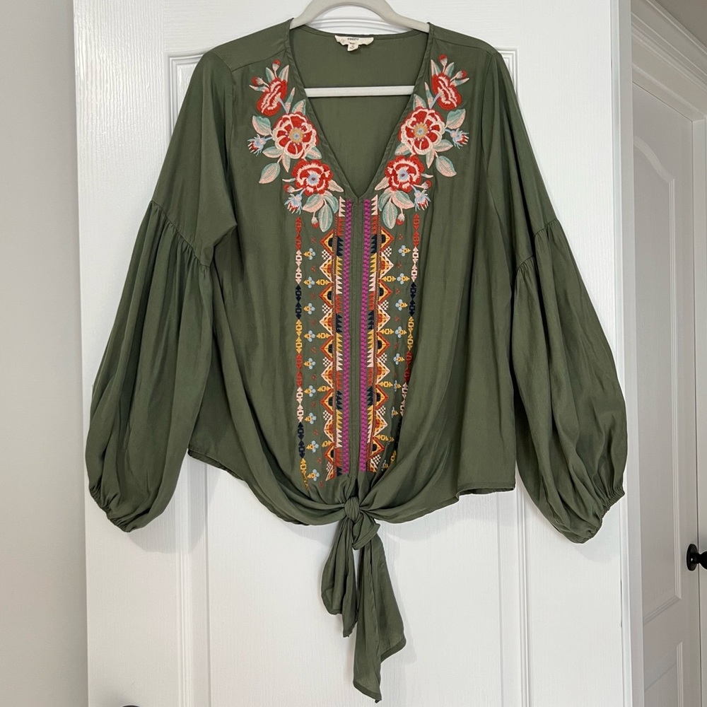 Entro Boutique Green Floral Embroidered Puff Long Sleeve Blouse